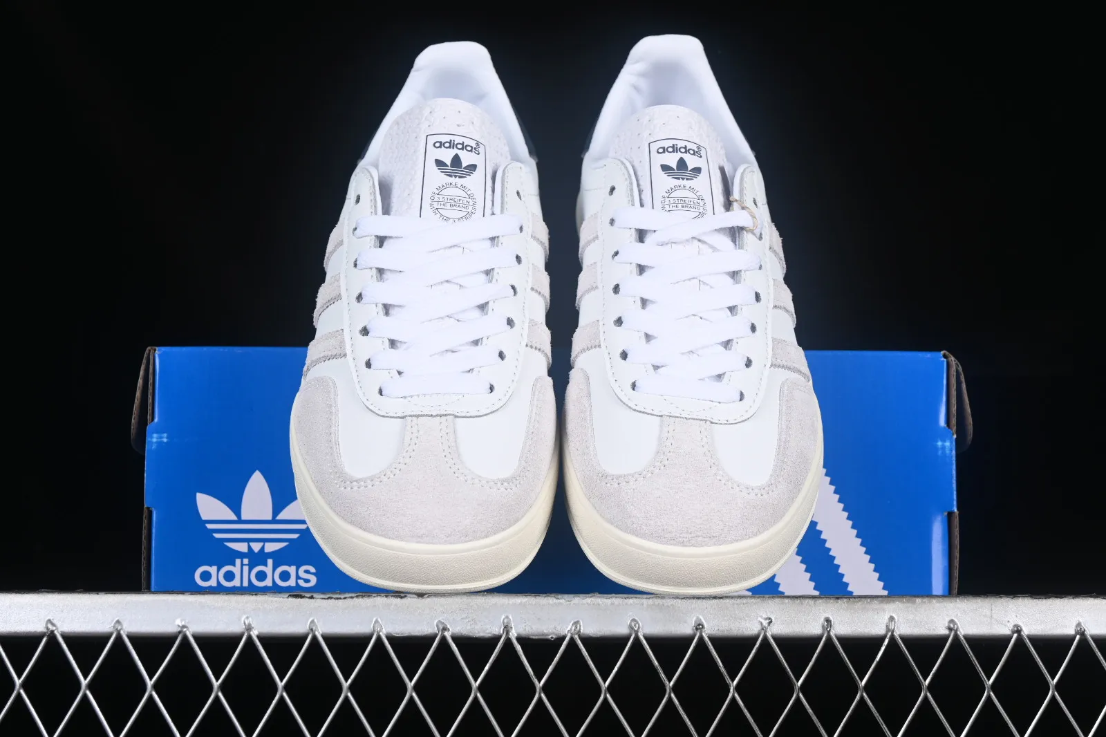 Adidas Gazelle Indoor Kith Classics Footwear White Collegiate Navy Off-White IE2572