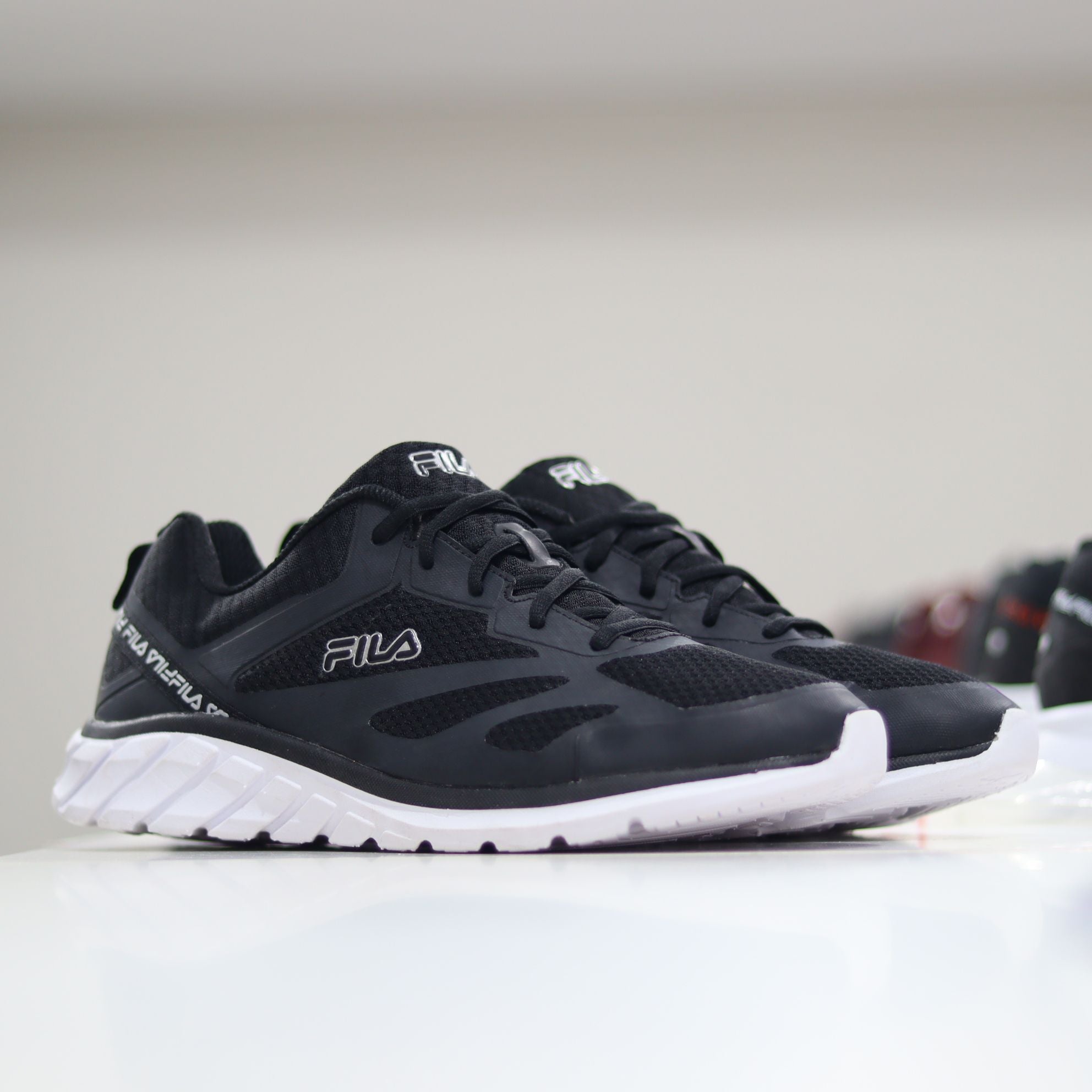 - FILA Running Non-Memory Foam