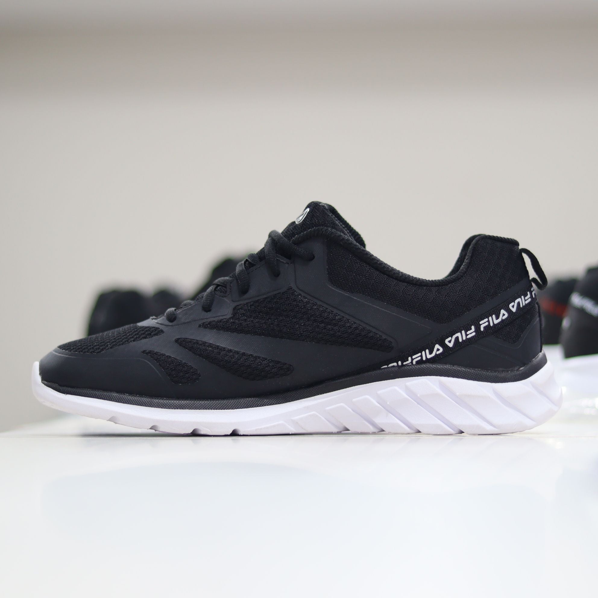 - FILA Running Non-Memory Foam