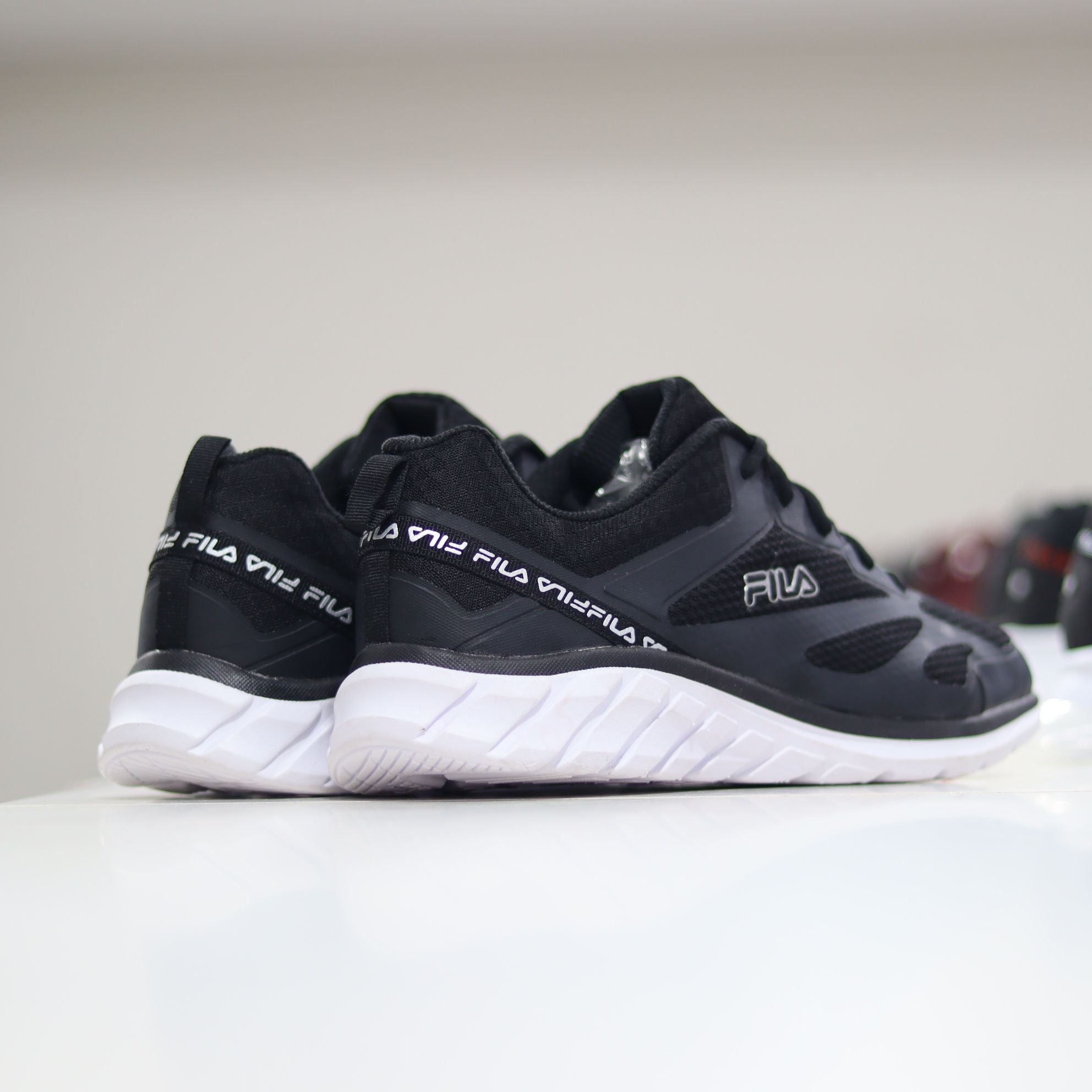 - FILA Running Non-Memory Foam