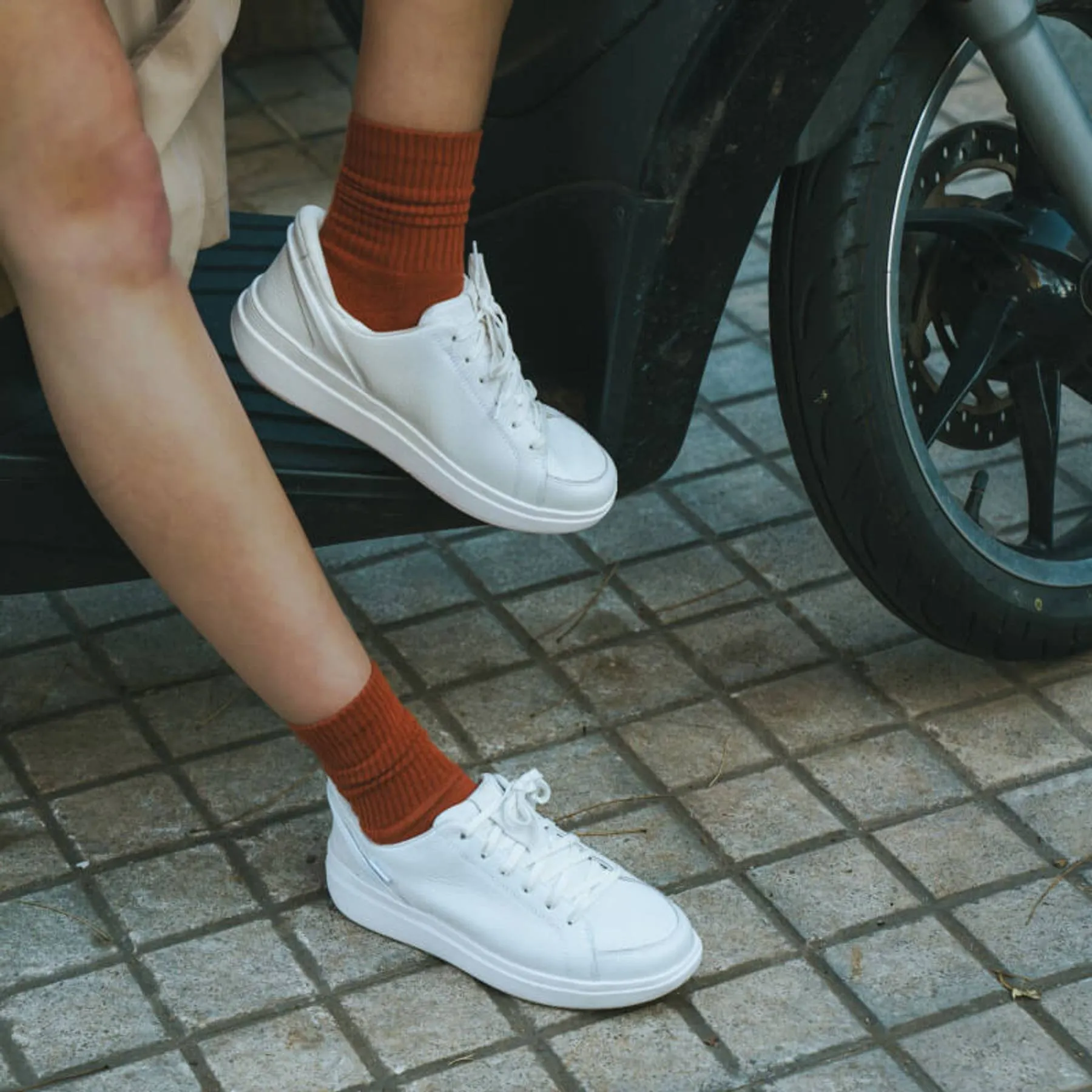  Women's Sydney Easy-on Sneaker in White Pepper  